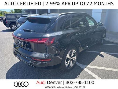 Mythos Black Metallic 2024 Audi Q8 e-tron Premium