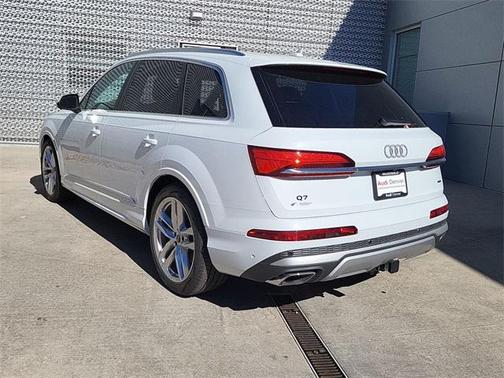 2025 Audi Q7 55 Premium Plus