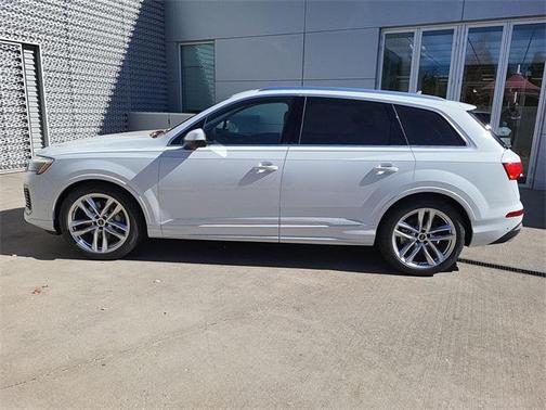 2025 Audi Q7 55 Premium Plus