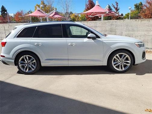 2025 Audi Q7 55 Premium Plus