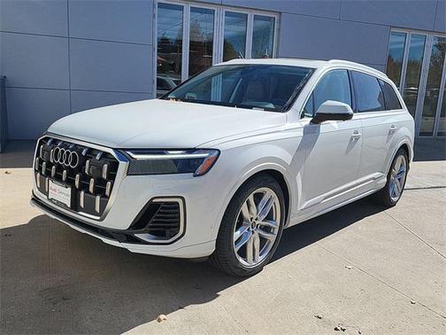 2025 Audi Q7 55 Premium Plus