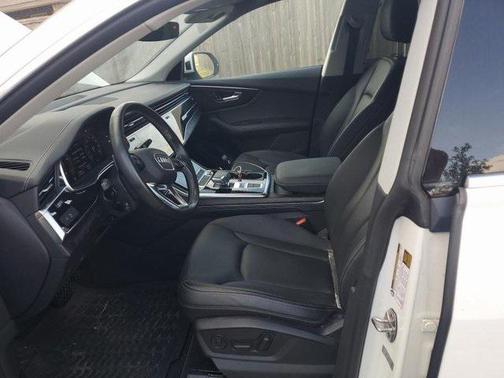 2023 Audi Q8 55 Premium Plus