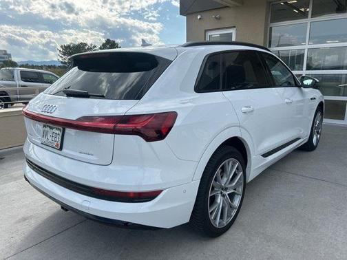 2021 Audi e-tron Prestige