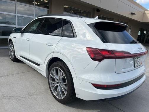 2021 Audi e-tron Prestige