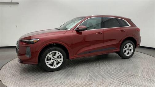 2025 Audi Q5 Premium TFSI quattro S tronic