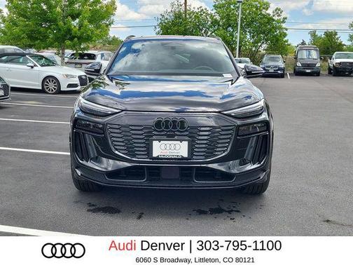 Mythos Black Metallic 2027 Audi Q6 e-tron Premium Plus