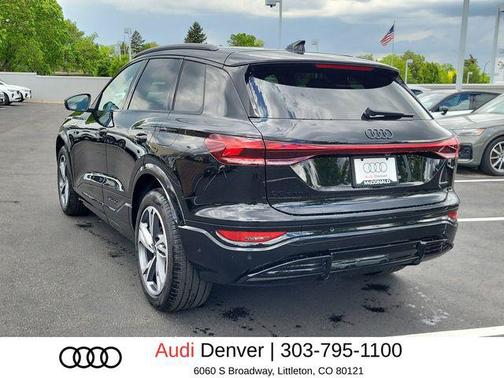 Mythos Black Metallic 2027 Audi Q6 e-tron Premium Plus