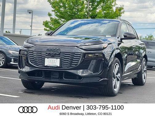 Mythos Black Metallic 2027 Audi Q6 e-tron Premium Plus