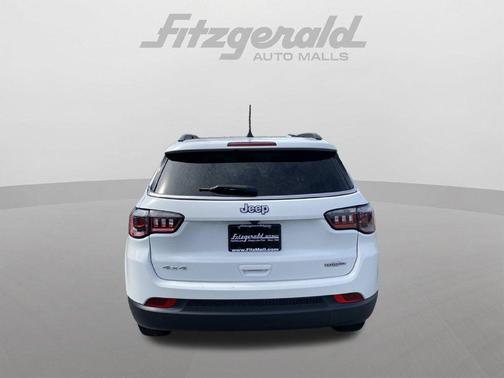 Bright White Clearcoat 2024 Jeep Compass Latitude