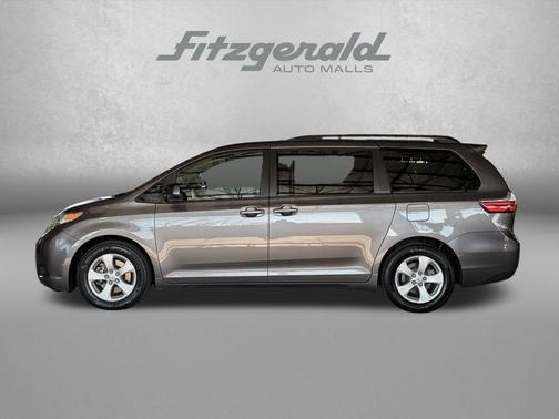 2017 Toyota Sienna LE
