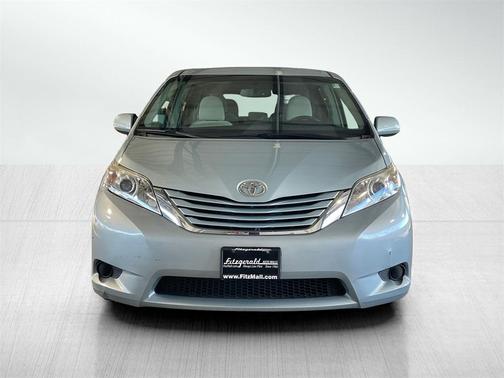 2016 Toyota Sienna LE