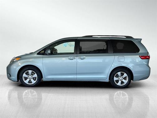 2016 Toyota Sienna LE
