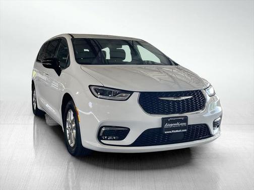2024 Chrysler Pacifica Touring