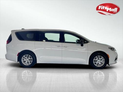 2024 Chrysler Pacifica Touring
