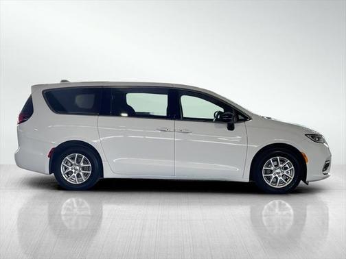 2024 Chrysler Pacifica Touring