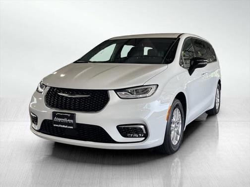 2024 Chrysler Pacifica Touring