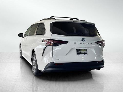 2024 Toyota Sienna LE