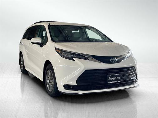 2024 Toyota Sienna LE
