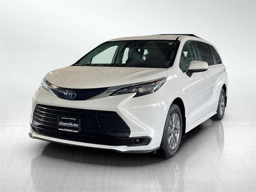 2024 Toyota Sienna LE