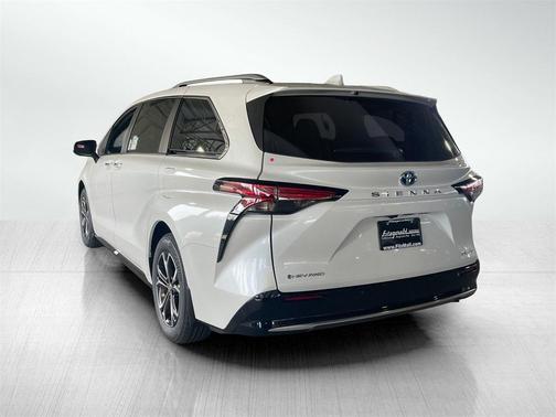 2025 Toyota Sienna Platinum