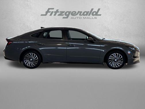 2022 Hyundai SONATA Hybrid SE