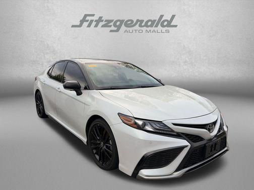 Wind Chill Pearl/Midnight Black Metallic 2022 Toyota Camry XSE