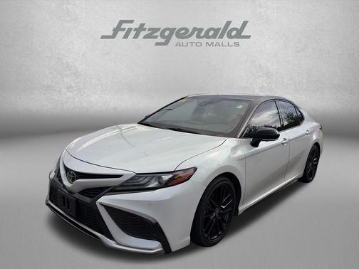Wind Chill Pearl/Midnight Black Metallic 2022 Toyota Camry XSE