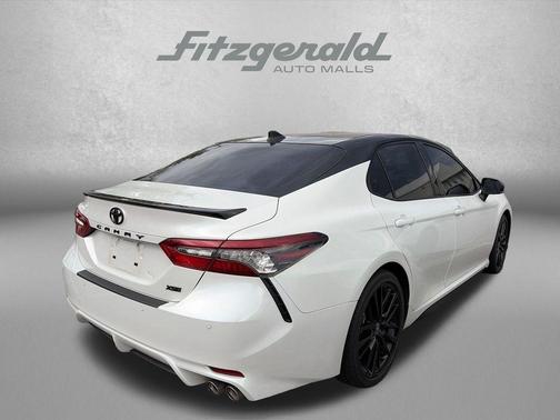 Wind Chill Pearl/Midnight Black Metallic 2022 Toyota Camry XSE