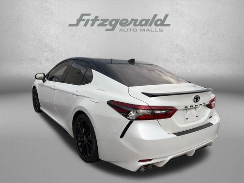 Wind Chill Pearl/Midnight Black Metallic 2022 Toyota Camry XSE