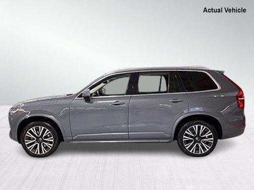 Photo 4 of 32 of 2020 Volvo XC90 T6 Momentum 7 Passenger