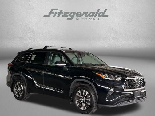 Midnight Black Metallic 2024 Toyota Highlander XLE
