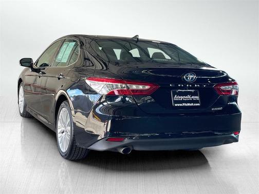 2020 Toyota Camry Hybrid XLE