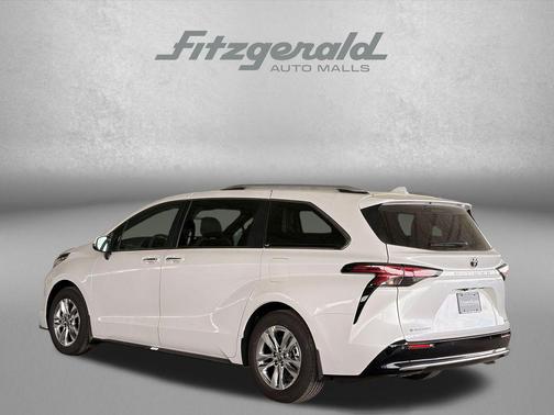 Wind Chill Pearl 2026 Toyota Sienna Limited