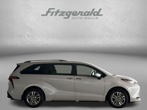 Wind Chill Pearl 2026 Toyota Sienna Limited