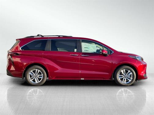 2025 Toyota Sienna XLE 7 Passenger