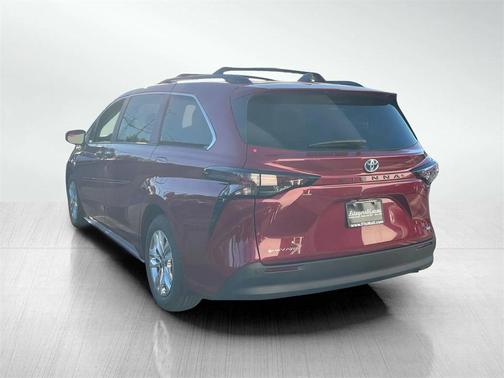 2025 Toyota Sienna XLE 7 Passenger
