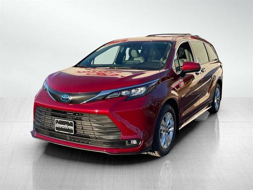 2025 Toyota Sienna XLE 7 Passenger