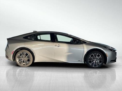 2025 Toyota Prius XLE