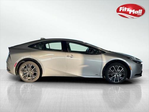 2025 Toyota Prius XLE