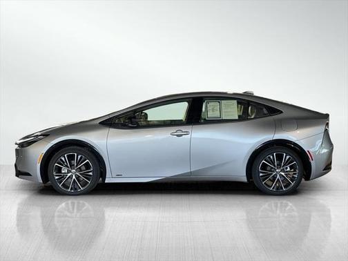 2025 Toyota Prius XLE