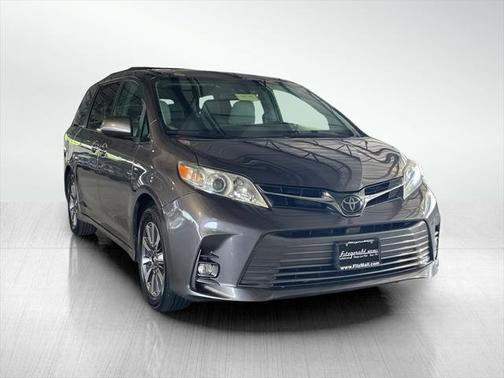2019 Toyota Sienna XLE