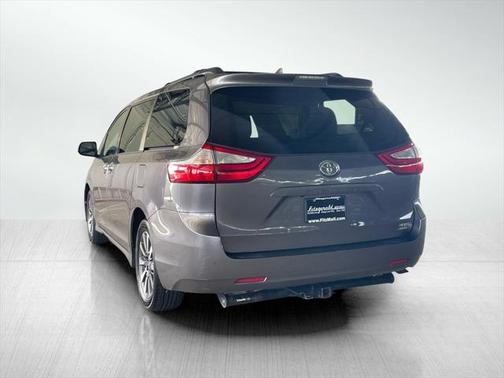 2019 Toyota Sienna XLE