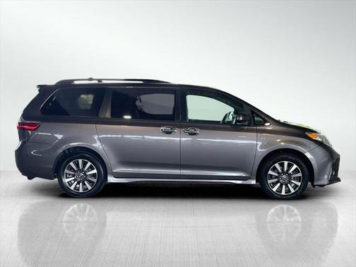 2019 Toyota Sienna XLE