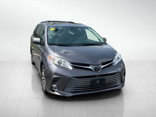 2019 Toyota Sienna XLE