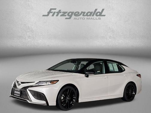 Wind Chill Pearl/Midnight Black Metallic 2023 Toyota Camry XSE