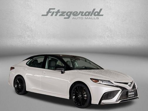Wind Chill Pearl/Midnight Black Metallic 2023 Toyota Camry XSE