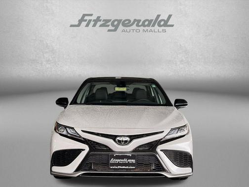Wind Chill Pearl/Midnight Black Metallic 2023 Toyota Camry XSE