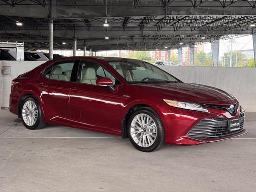 Ruby Flare Pearl 2019 Toyota Camry Hybrid XLE