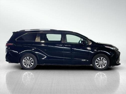 2023 Toyota Sienna XLE 7 Passenger