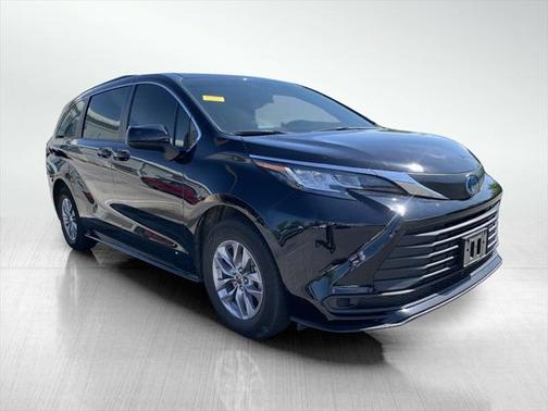2022 Toyota Sienna LE